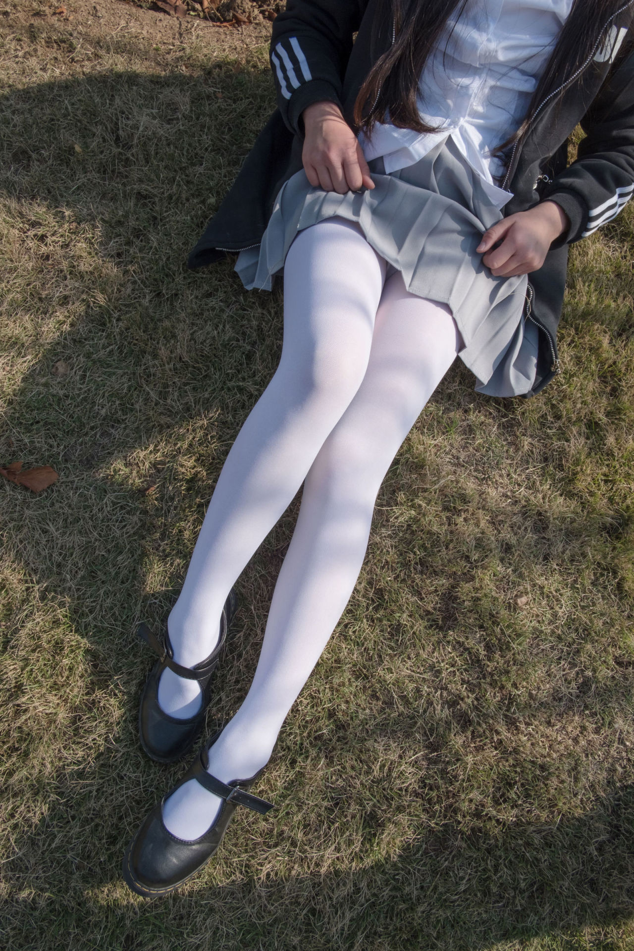 [森萝财团] BETA-012 户外丝足秀